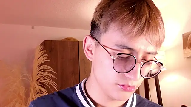 Snapshot of Mr_evan1 chatting on 21, 10, 2025 Mr evan1 online show from 21, 10, 2025