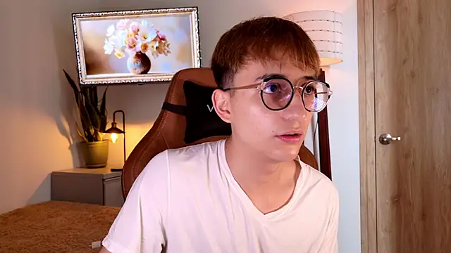 Snapshot of Mr_evan1 chatting on 13, 11, 2025 Mr evan1 online show from 13, 11, 2025