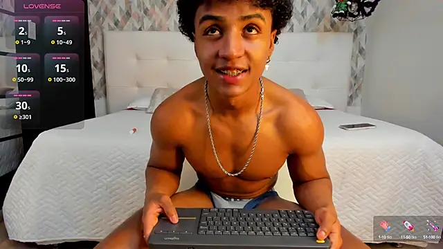 Snapshot of MagnusKing_ chatting on 1, 2, 2025 MagnusKing online show from 1, 2, 2025