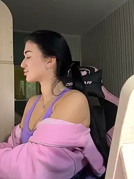 Snapshot of Julietta_a chatting on 27, 10, 2025 Julietta a online show from 27, 10, 2025