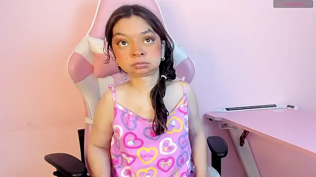 Snapshot of CharlotteMuller chatting on 28, 10, 2025 CharlotteMuller online show from 28, 10, 2025