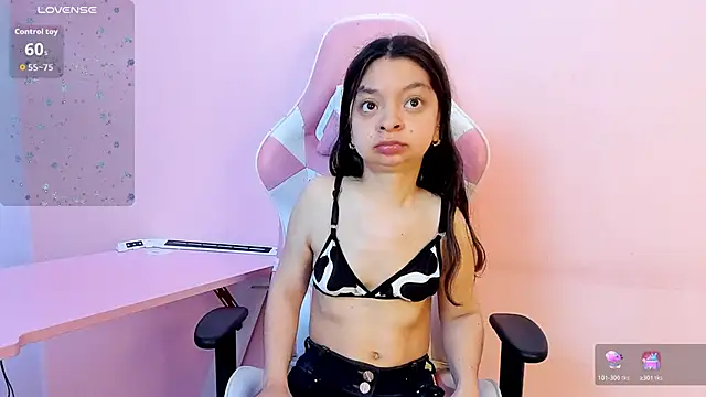 Snapshot of CharlotteMuller chatting on 9, 11, 2025 CharlotteMuller online show from 9, 11, 2025