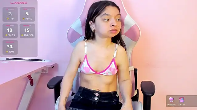 Snapshot of CharlotteMuller chatting on 22, 11, 2025 CharlotteMuller online show from 22, 11, 2025