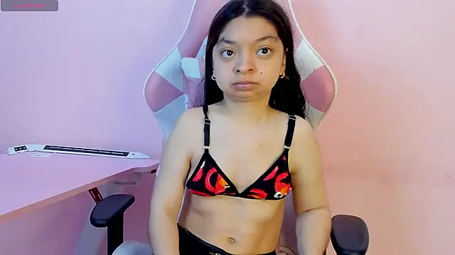 Snapshot of CharlotteMuller chatting on 30, 11, 2025 CharlotteMuller online show from 30, 11, 2025