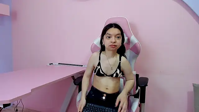 Snapshot of CharlotteMuller chatting on 3, 12, 2025 CharlotteMuller online show from 3, 12, 2025