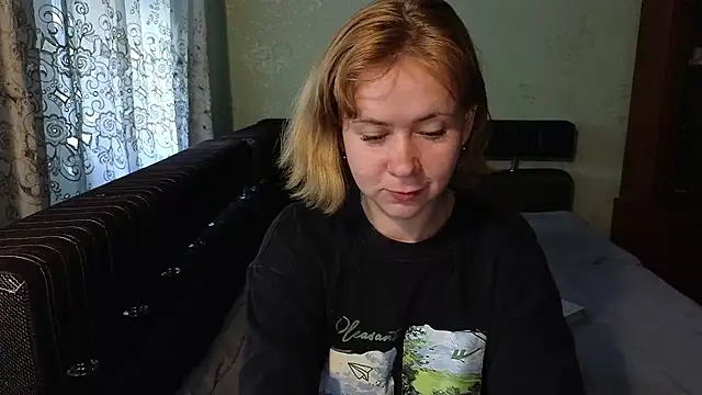 Snapshot of Riley_Roo chatting on 7, 7, 2026 Riley Roo online show from 7, 7, 2026