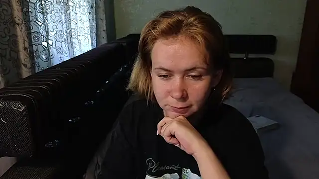Snapshot of Riley_Roo chatting on 7, 7, 2026 Riley Roo online show from 7, 7, 2026