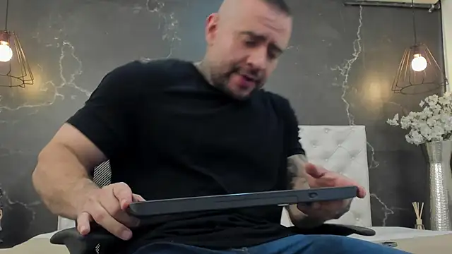 Snapshot of BruceDallas chatting on 31, 1, 2025 BruceDallas online show from 31, 1, 2025