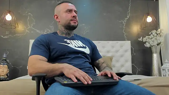 Snapshot of BruceDallas chatting on 1, 2, 2025 BruceDallas online show from 1, 2, 2025