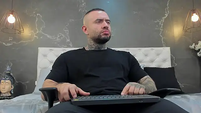 Snapshot of BruceDallas chatting on 23, 2, 2025 BruceDallas online show from 23, 2, 2025