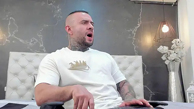 Snapshot of BruceDallas chatting on 21, 3, 2025 BruceDallas online show from 21, 3, 2025