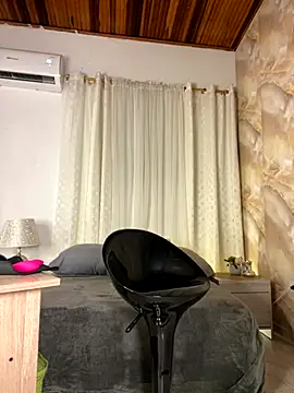 Snapshot of emilyrojas chatting on 13, 11, 2025 emilyrojas online show from 13, 11, 2025