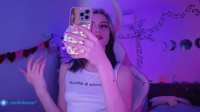 twicewetgirl online show from 9, 4, 2026