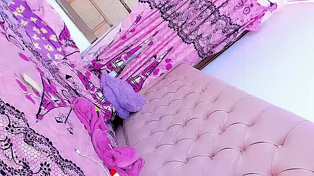 Snapshot of SexyEmmy_10 chatting on 15, 2, 2025 SexyEmmy 10 online show from 15, 2, 2025