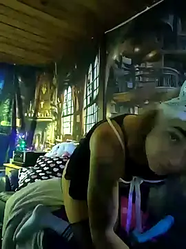 Snapshot of KrystallCox@xh chatting on 9, 10, 2025 KrystallCoxxh online show from 9, 10, 2025