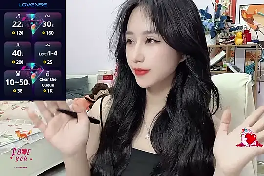  LLisa  online show from 4, 1, 2025