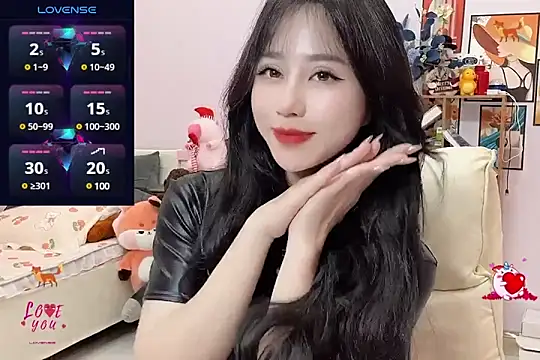  LLisa  online show from 7, 1, 2025