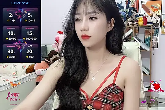  LLisa  online show from 8, 1, 2025