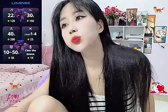  LLisa  online show from 4, 12, 2025