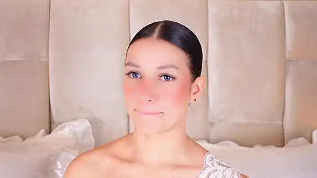 KiraKayleigh1 online show from 2, 3, 2026