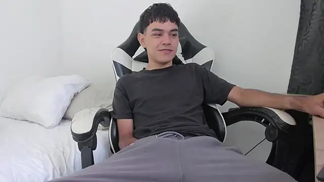 Snapshot of ronaldmq20 chatting on 2, 4, 2026 ronaldmq20 online show from 2, 4, 2026