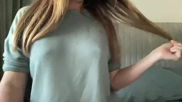 Snapshot of LisaFlower chatting on 2, 5, 2026 LisaFlower online show from 2, 5, 2026