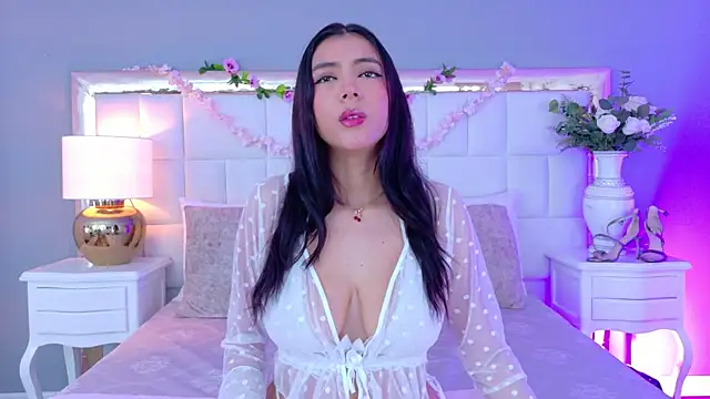 Snapshot of Julie_Bennet chatting on 9, 10, 2025 Julie Bennet online show from 9, 10, 2025