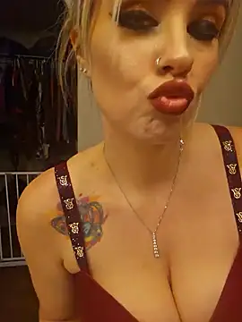 Snapshot of ellieconradxo chatting on 4, 12, 2024 ellieconradxo online show from 4, 12, 2024