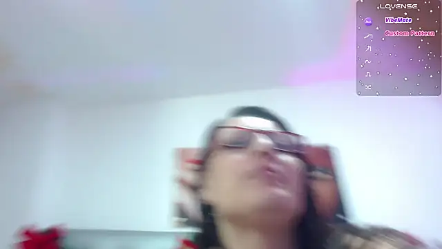 horny-juliette online show from 25, 12, 2024