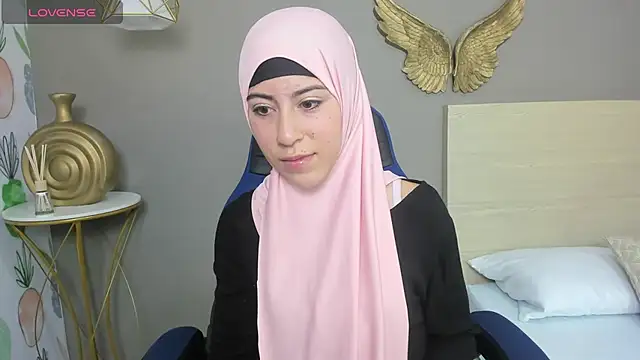 chaymae nah  online show from 20, 12, 2024