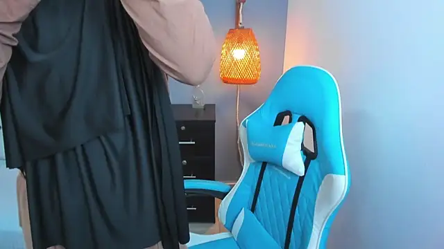 chaymae nah  online show from 7, 3, 2025