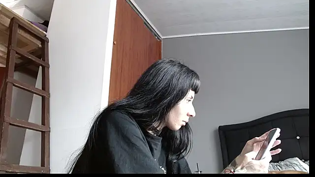 Snapshot of Emilia_1995 chatting on 25, 1, 2025 Emilia 1995 online show from 25, 1, 2025