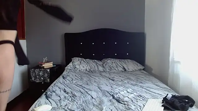 Snapshot of Emilia_1995 chatting on 2, 10, 2025 Emilia 1995 online show from 2, 10, 2025