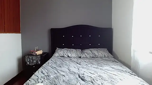 Snapshot of Emilia_1995 chatting on 7, 10, 2025 Emilia 1995 online show from 7, 10, 2025