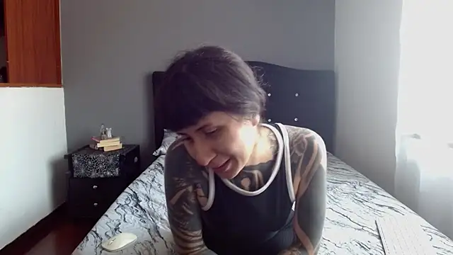 Snapshot of Emilia_1995 chatting on 10, 11, 2025 Emilia 1995 online show from 10, 11, 2025