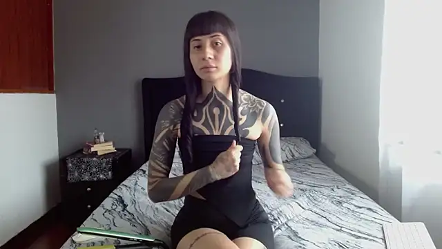 Snapshot of Emilia_1995 chatting on 14, 11, 2025 Emilia 1995 online show from 14, 11, 2025