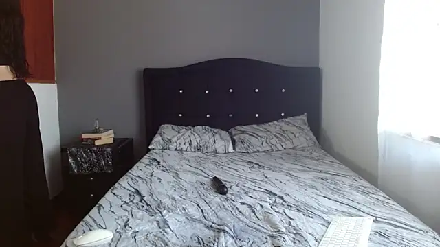 Snapshot of Emilia_1995 chatting on 1, 12, 2025 Emilia 1995 online show from 1, 12, 2025