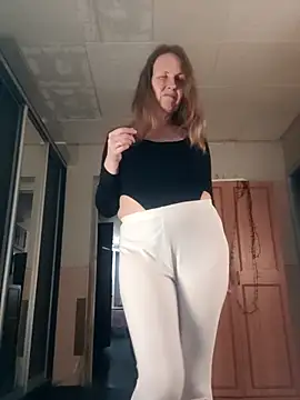 Evelina cute online show from 1, 3, 2026