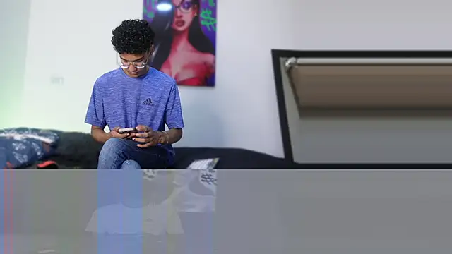 Snapshot of harrytwink18 chatting on 23, 12, 2024 harrytwink18 online show from 23, 12, 2024