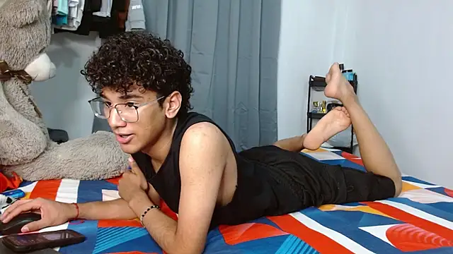 harrytwink18 online show from 9, 2, 2026