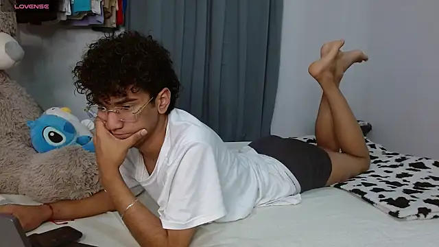 harrytwink18 online show from 7, 4, 2026