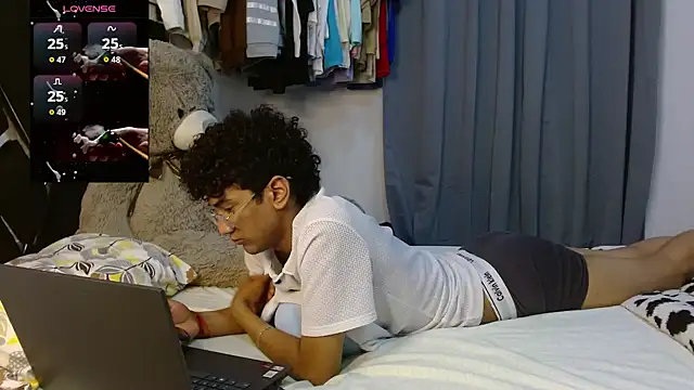 harrytwink18 online show from 8, 4, 2026