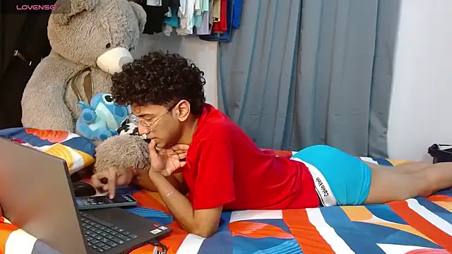 harrytwink18 online show from 27, 4, 2026