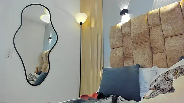 amatista  smith online show from 8, 11, 2025