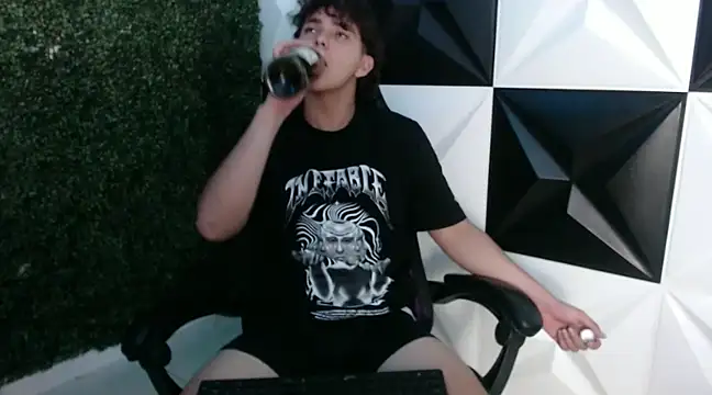 Dani cumboy online show from 4, 2, 2025