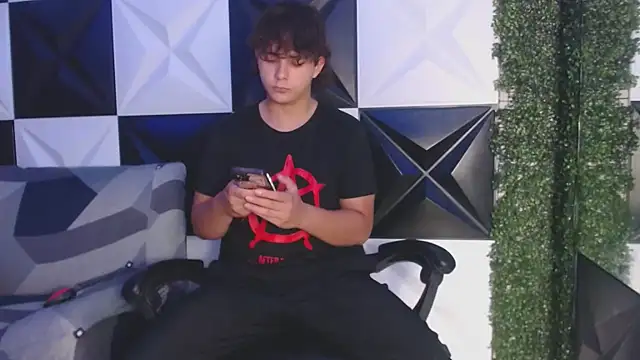 Snapshot of Dani_cumboy chatting on 15, 3, 2025 Dani cumboy online show from 15, 3, 2025