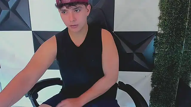 Snapshot of Dani_cumboy chatting on 28, 9, 2025 Dani cumboy online show from 28, 9, 2025