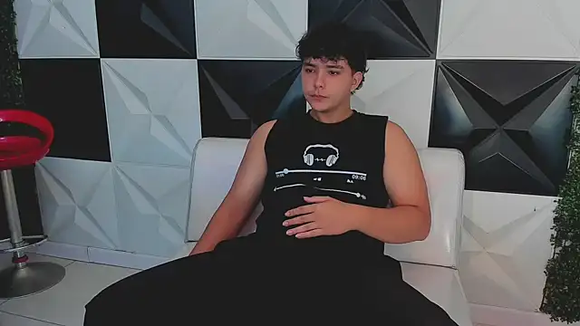 Snapshot of Dani_cumboy chatting on 2, 10, 2025 Dani cumboy online show from 2, 10, 2025