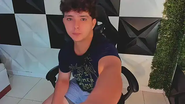 Snapshot of Dani_cumboy chatting on 6, 10, 2025 Dani cumboy online show from 6, 10, 2025