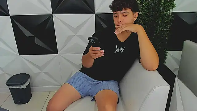 Snapshot of Dani_cumboy chatting on 8, 10, 2025 Dani cumboy online show from 8, 10, 2025